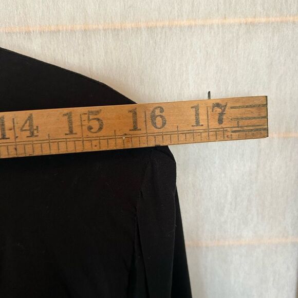 Black Label by Chico’s Black Lace Trim Cropped Blouse Long Cuffed Sleeve 16 - Picture 12 of 14